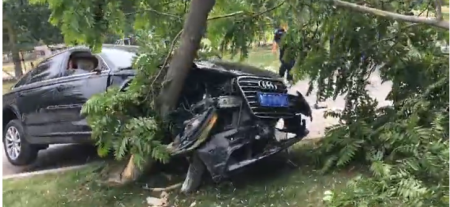 大学生开豪车撞货车 豪车相撞保险怎么赔